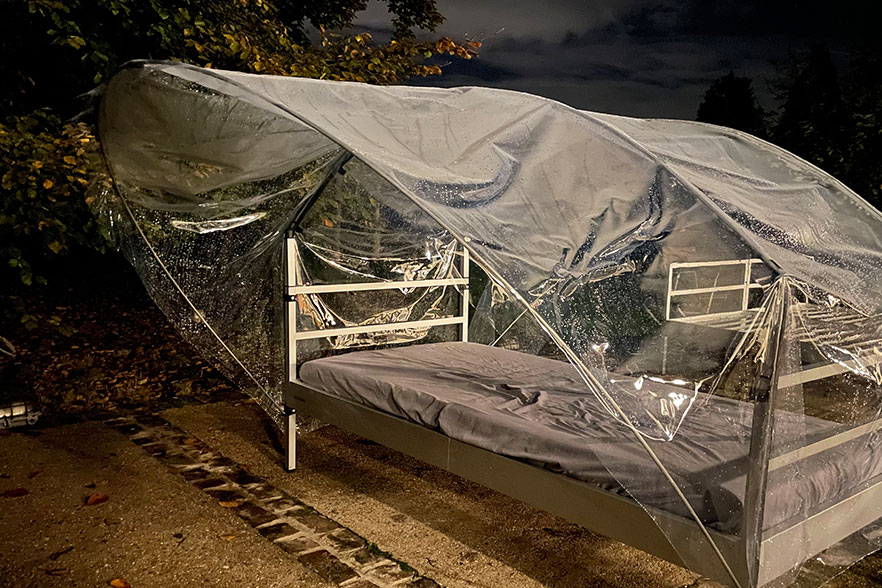 Rain to sleep, how soothing! The SkyHeia stands on a terrace with a prototype for rain protection.