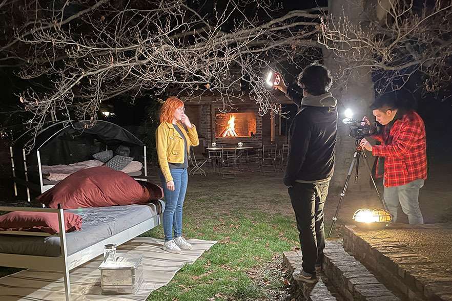Test sleep in the outdoor bed: Two reporters from SAT.1 tested the SkyHeia.