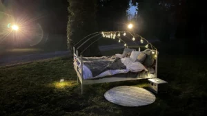 wellhotel berichtet über eine neue Outdoor Schlafmöglichkeit – Ungewöhnlich übernachten und die außergewöhnliche Übernachtung können Gäste im Outdoor Bett SkyHeia – ideal für Gastgeber
