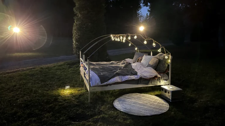 wellhotel reports on a new outdoor sleeping option - guests can spend an unusual and extraordinary overnight stay in the SkyHeia outdoor bed - ideal for hosts